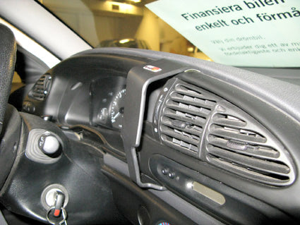 Brodit ProClip 852348 voor Ford Mondeo 1997-2000 - detail van dashboardmontage