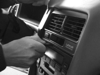 Brodit ProClip 852385 voor Lexus ES Series 1997-2001 - ProClip geplaatst in het voertuig