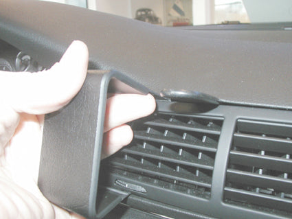 Brodit ProClip 852403 voor Volkswagen Passat 1998-2005 en Volkswagen Passat 1997-2005 - detail van dashboardmontage