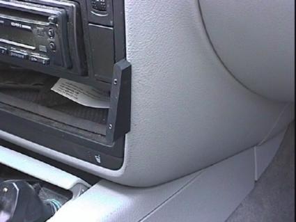 Brodit ProClip 852404 voor Volkswagen Passat 1998-2005 en Volkswagen Passat 1997-2005 - ProClip geplaatst in het voertuig