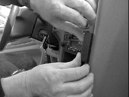 Brodit ProClip 852412 voor Volvo V70 1997-2000, Volvo S70 1997-2000 en Volvo C70 1997-2005 - ProClip geplaatst in het voertuig