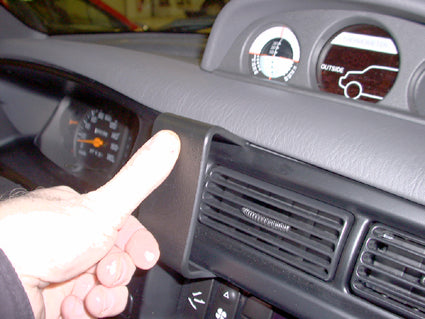 Brodit ProClip 852414 voor Mitsubishi L200 1997-2005 - detail van dashboardmontage