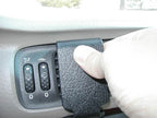 Brodit ProClip 852426 voor Volvo V70 1997-2000, Volvo S70 1997-2000 en Volvo C70 1997-2005 - detail van dashboardmontage