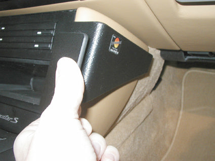 Brodit ProClip 852428 voor Porsche Boxster 1997-2004 en Porsche 911 1999-2004 - ProClip geplaatst in het voertuig