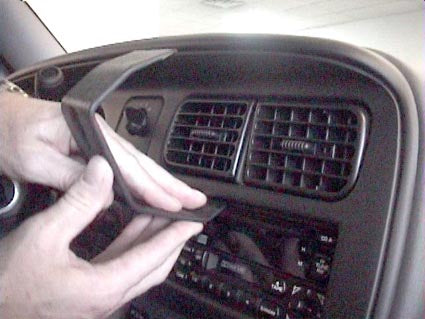 Brodit ProClip 852445 voor Dodge Durango 4WD 1997-2000, Dodge Durango 2WD 1997-2000 e.a. - ProClip geplaatst in het voertuig