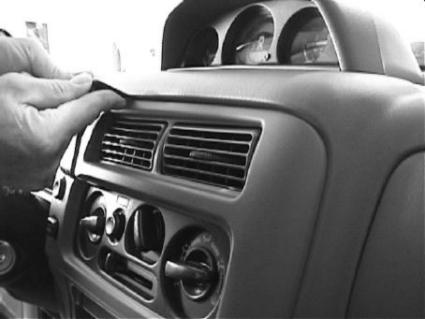 Brodit ProClip 852447 voor Mitsubishi Pajero Sport 1999-2006 en Mitsubishi Montero Sport 1997-2005 - ProClip geplaatst in het voertuig