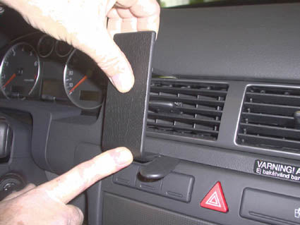 Brodit ProClip 852472 voor Audi S6 1998-2003, Audi A6/A6 Wagon 1999-2004 en Audi A6 1998-2003 - ProClip geplaatst in het voertuig