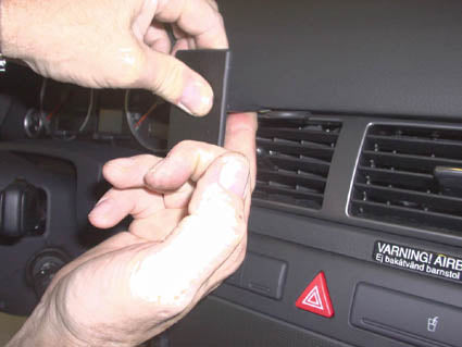 Brodit ProClip 852472 voor Audi S6 1998-2003, Audi A6/A6 Wagon 1999-2004 en Audi A6 1998-2003 - detail van dashboardmontage