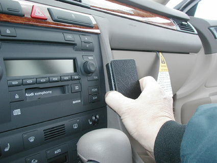 Brodit ProClip 852473 voor Audi S6 1998-2003, Audi A6/A6 Wagon 1999-2004 en Audi A6 1998-2003 - detail van dashboardmontage