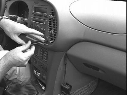 Brodit ProClip 852478 voor Saab 900 1994-1998 en Saab 9-3 1998-2002 - montagepositie op dashboard