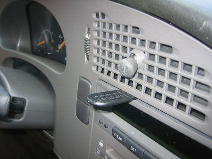 Brodit ProClip 852502 voor Saab 9-5 1998-2005 - montagepositie op dashboard