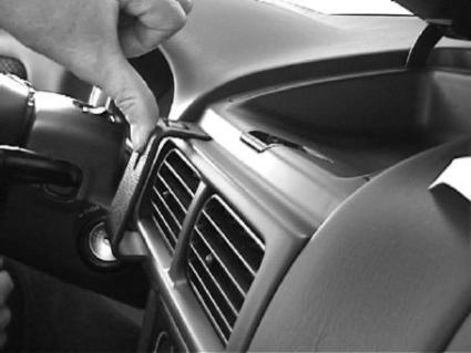 Brodit ProClip 852505 voor Subaru Impreza 1998-2000 en Subaru Forester 1998-2002 - ProClip geplaatst in het voertuig