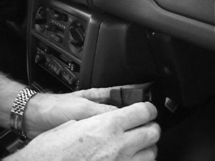 Brodit ProClip 852506 voor Subaru Impreza 1998-2000 en Subaru Forester 1998-2002 - montagepositie op dashboard