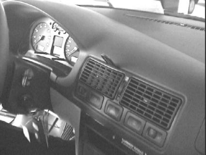 Brodit ProClip 852526 voor Volkswagen Rabbit 1999-2005, Volkswagen GTI 1999-2005 e.a. - montagepositie op dashboard