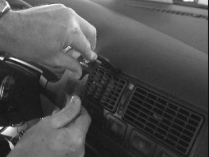 Brodit ProClip 852526 voor Volkswagen Rabbit 1999-2005, Volkswagen GTI 1999-2005 e.a. - ProClip geplaatst in het voertuig