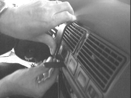 Brodit ProClip 852526 voor Volkswagen Rabbit 1999-2005, Volkswagen GTI 1999-2005 e.a. - detail van dashboardmontage