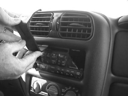 Brodit ProClip 852534 voor Chevrolet Pickup S10 1998-2004, Chevrolet Blazer S10 1998-2005 e.a. - montagepositie op dashboard