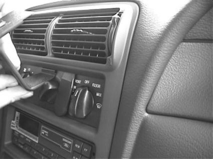 Brodit ProClip 852544 voor Ford Mustang 1995-2004 - montagepositie op dashboard