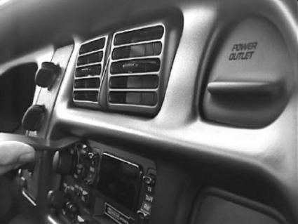Brodit ProClip 852545 voor Dodge Ram Pick Up 2500/3500 1998-2002 en Dodge Ram Pick Up 1500 1998-2001 - montagepositie op dashboard