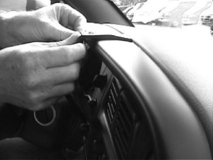 Brodit ProClip 852545 voor Dodge Ram Pick Up 2500/3500 1998-2002 en Dodge Ram Pick Up 1500 1998-2001 - detail van dashboardmontage