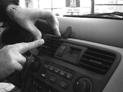 Brodit ProClip 852549 voor Honda Accord 1998-2000 - detail van dashboardmontage