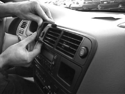 Brodit ProClip 852553 voor Honda Civic 1996-1998 - montagepositie op dashboard