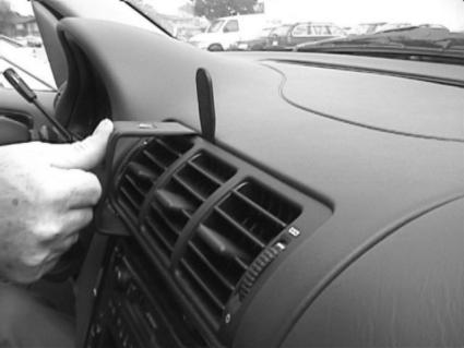 Brodit ProClip 852563 voor Mercedes Benz M-Class/ML 1998-2004 - detail van dashboardmontage