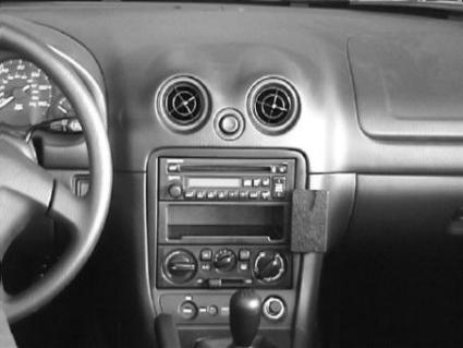 Brodit ProClip 852610 voor Mazda MX-5 1998-2005 en Mazda Miata 1998-2005 - detail van dashboardmontage