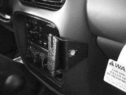 Brodit ProClip 852619 voor Chrysler Stratus 1995-2000, Chrysler Sebring Convertible 1995-2000 e.a. - detail van dashboardmontage