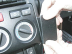 Brodit ProClip 852628 voor Land Rover Freelander 1998-2003 en Land Rover Freelander 2002-2003 - detail van dashboardmontage