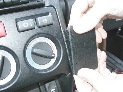 Brodit ProClip 852628 voor Land Rover Freelander 1998-2003 en Land Rover Freelander 2002-2003 - detail van dashboardmontage