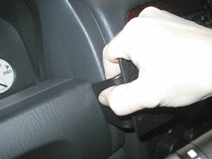 Brodit ProClip 852650 voor Jeep Grand Cherokee 1999-2004 - montagepositie op dashboard
