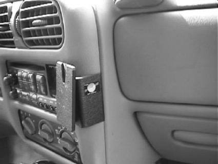 Brodit ProClip 852679 voor Chevrolet Pickup S10 1998-2004, Chevrolet Blazer S10 1998-2005 e.a. - detail van dashboardmontage