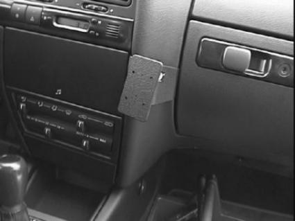 Brodit ProClip 852683 voor Citroen Xantia II 1998-2004 - detail van dashboardmontage