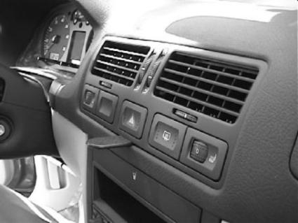 Brodit ProClip 852692 voor Volkswagen Jetta Wagon 2002-2004 en Volkswagen Bora 1999-2005 - montagepositie op dashboard