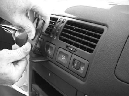 Brodit ProClip 852692 voor Volkswagen Jetta Wagon 2002-2004 en Volkswagen Bora 1999-2005 - detail van dashboardmontage