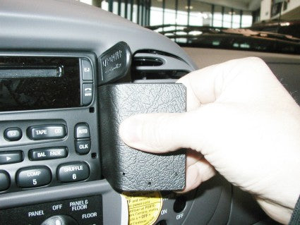 Brodit ProClip 852693 voor Ford F-Series 150 1999-2003, Ford Expedition 2000-2002 e.a. - detail van dashboardmontage