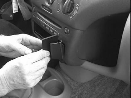 Brodit ProClip 852699 voor Toyota Yaris Verso 1999-2005 en Toyota Yaris 1999-2002 - montagepositie op dashboard
