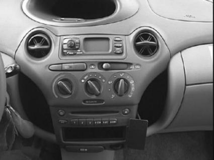 Brodit ProClip 852699 voor Toyota Yaris Verso 1999-2005 en Toyota Yaris 1999-2002 - installatiepositie