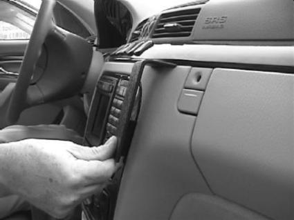 Brodit ProClip 852700 voor Mercedes Benz S-Class 2000-2002 - detail van dashboardmontage