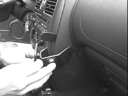 Brodit ProClip 852712 voor Mitsubishi Carisma 1999-2005 - montagepositie op dashboard