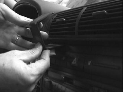 Brodit ProClip 852717 voor Seat Toledo 1999-2003 en Seat Leon 2000-2005 - ProClip geplaatst in het voertuig