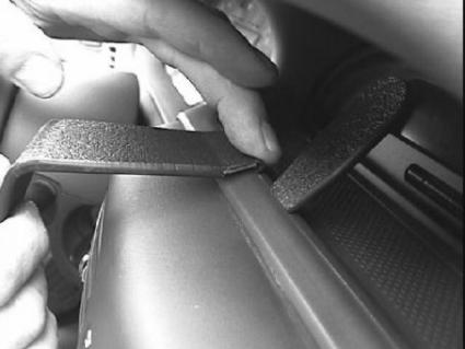 Brodit ProClip 852719 voor Renault Scénic 2000-2003, Renault RX4 2000-2002 en Renault Mégane I 1999-2002 - montagepositie op dashboard