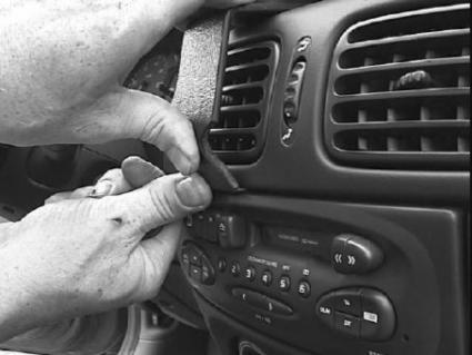 Brodit ProClip 852719 voor Renault Scénic 2000-2003, Renault RX4 2000-2002 en Renault Mégane I 1999-2002 - ProClip geplaatst in het voertuig