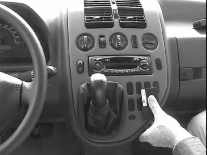 Brodit ProClip 852729 voor Mercedes Benz Vito 1999-2003 en Mercedes Benz V-Class 1999-2003 - ProClip geplaatst in het voertuig