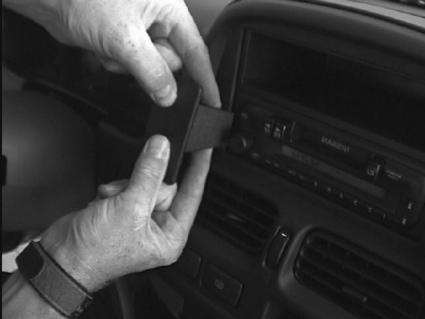 Brodit ProClip 852751 voor Nissan Navara 2000-2005 en Nissan King Cab 2000-2006 - ProClip geplaatst in het voertuig