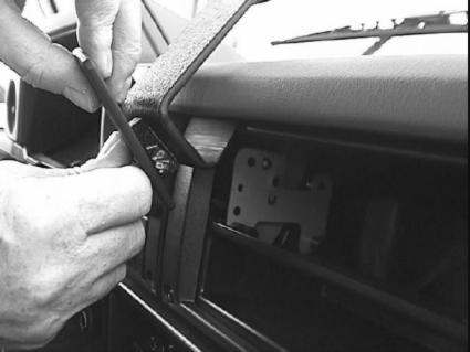 Brodit ProClip 852758 voor Toyota LandCruiser 70 1984-1998 - montagepositie op dashboard