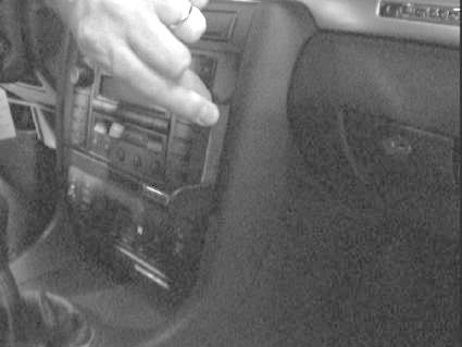 Brodit ProClip 852798 voor Audi S4 Sedan 2000, Audi S4 Avant 2000-2001 e.a. - montagepositie op dashboard