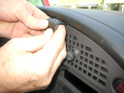 Brodit ProClip 852800 voor Saab 9-5 1998-2005 - detail van dashboardmontage