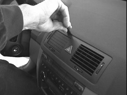 Brodit ProClip 852803 voor Skoda Fabia 2000-2007 - montagepositie op dashboard